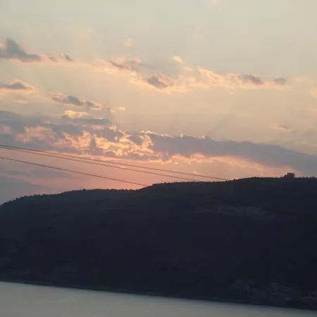 Plagiaki Sea View Apartments-mani Apartment *