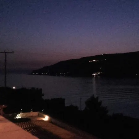 Plagiaki Sea View Apartments-mani Néon Oítilon