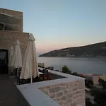 Plagiaki Sea View Apartments-mani Néon Oítilon