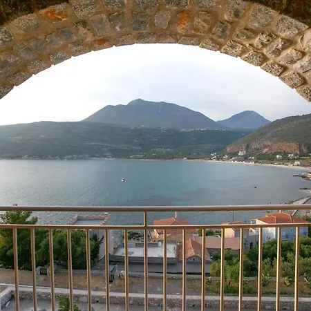 Traditional Plagiaki Apartment *