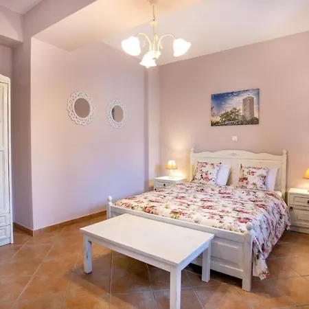 Traditional Plagiaki Apartment *