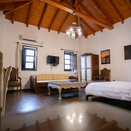Traditional Plagiaki Apartment *