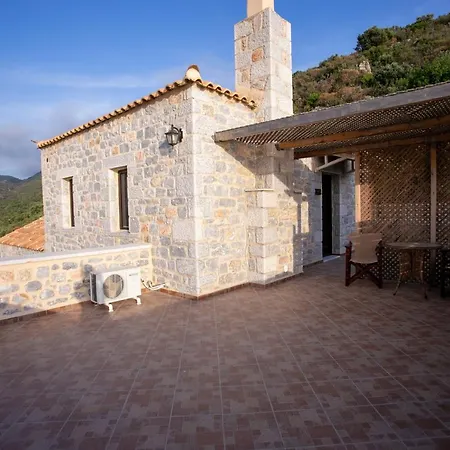 Apartment Traditional Plagiaki Neo Oitilo