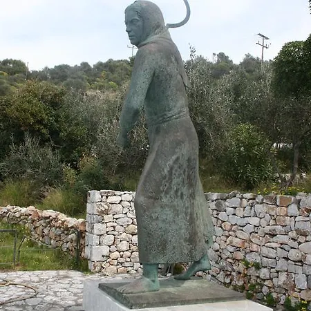 아파트 Traditional Plagiaki