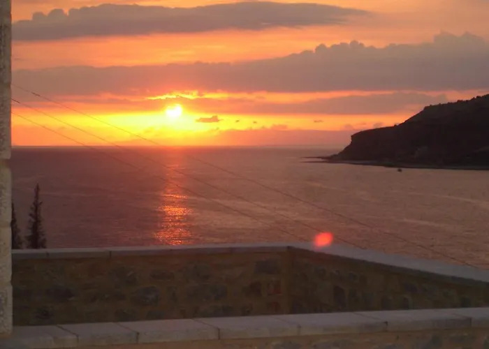 Plagiaki Sea View Apartments-mani Néon Oítilon