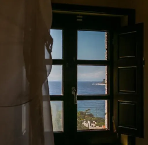 Plagiaki Sea View Apartments-mani Néon Oítilon