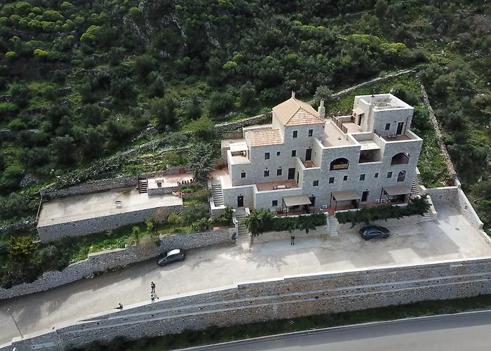 Plagiaki Sea View Apartments-mani * Néon Oítilon