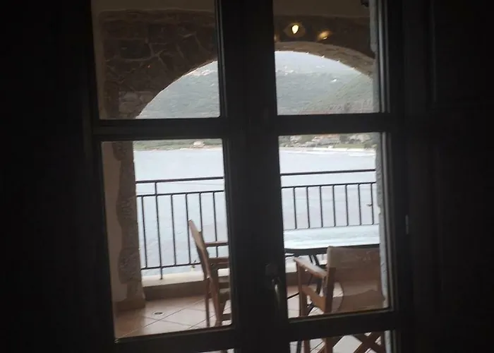 Plagiaki Sea View Apartments-mani Néon Oítilon